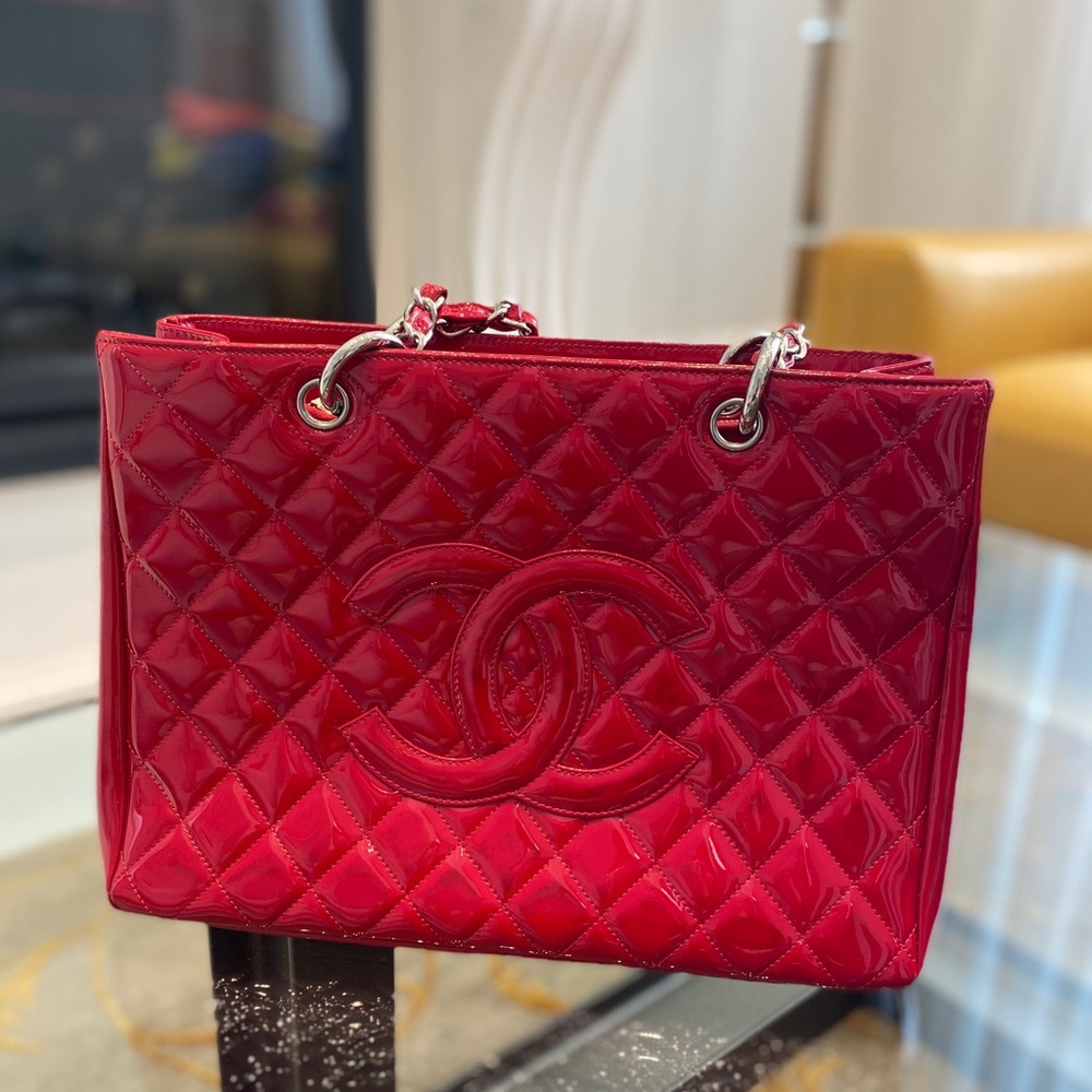 Beautiful Chanel red patent leather tote